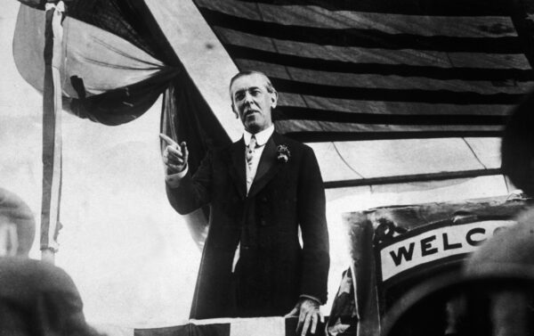 Ông Woodrow Wilson, tổng thống thứ 28 của Hoa Kỳ, khi đang vận động tranh cử. (Ảnh: Lưu trữ Hulton/Hình ảnh Getty)