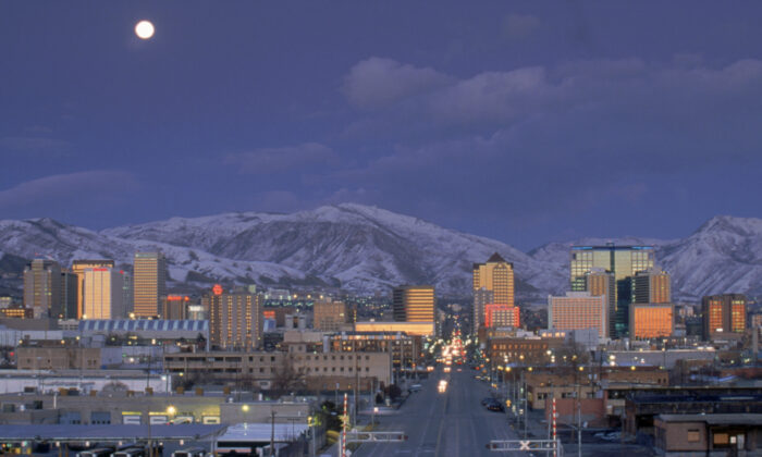 Đường chân trời của Thành phố Salt Lake được chụp tại Thành phố Salt Lake, Utah, vào ngày 18/02/2002. (Ảnh: Brian Bahr/Getty Images)