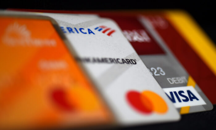 Các ngân hàng: Nhiều người tiêu dùng Mỹ quá hạn thanh toán thẻ tín dụng, thanh toán khoản vay