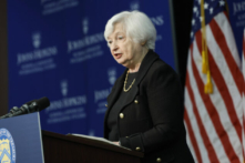 Bộ trưởng Ngân khố Janet Yellen nói chuyện tại Khoa Nghiên cứu Quốc tế Cao cấp (SAIS) của Đại học Johns Hopkins ở Hoa Thịnh Đốn, hôm 20/04/2023. (Ảnh: Anna Moneymaker/Getty Images)