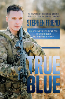 Ông Stephen Friend mô tả hành trình của mình với tư cách là người tố cáo FBI trong cuốn sách sắp ra mắt, “True Blue”. (Ảnh: Post Hill Press Image)