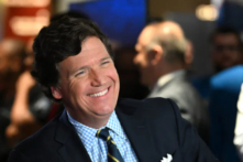 Ông Tucker Carlson trong Lễ trao giải FOX Nation Patriot 2022 tại nhà hát Hard Rock Live ở Khách sạn và Sòng bạc Seminole Hard Rock Hollywood ở Hollywood, Florida, vào ngày 17/11/2022. (Ảnh: Jason Koerner/Getty Images)