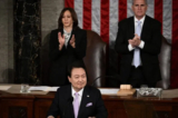 Tổng thống Nam Hàn Yoon Suk Yeol có bài diễn văn tại Phiên họp Chung của Quốc hội Hoa Kỳ được tổ chức trong Phòng Hạ viện của Điện Capitol ở Hoa Thịnh Đốn hôm 27/04/2023. (Ảnh: Brendan Smialowski/AFP qua Getty Images)