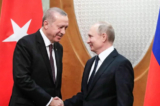 Tổng thống Nga Vladimir Putin gặp người đồng cấp Thổ Nhĩ Kỳ Recep Tayyip Erdogan tại khu nghỉ mát Sochi ở Hắc Hải vào ngày 14/02/2019. (Ảnh: Sergei Chirikov/POOL/AFP qua Getty Images)