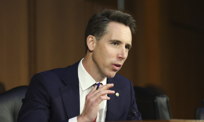 TNS Josh Hawley: Phụ thuộc vào chuỗi cung ứng y tế của Trung Quốc là một ‘mối đe dọa an ninh quốc gia’