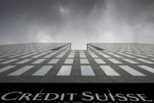 Mây xám hội tụ trên bầu trời trụ sở ngân hàng Credit Suisse ở Zurich hôm 21/02/2022. (Ảnh: Ennio Leanza/Keystone/AP)