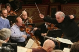 Nhạc trưởng Daniel Barenboim diễn tập với Dàn nhạc giao hưởng Vienna Philharmonic vào ngày 28/12/2008, để chuẩn bị cho Buổi hòa nhạc Mừng Năm mới ở Vienna. (Ảnh: Dieter Nagl/AFP/Getty Images)