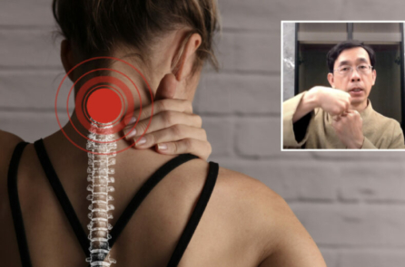 Dùng điện thoại gây chấn thương cột sống cổ: Video hướng dẫn 9 bài tập khắc phục