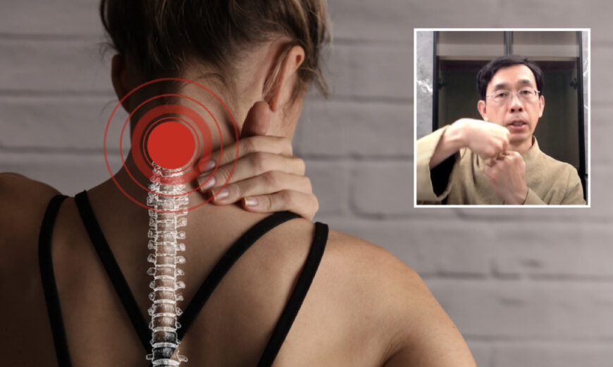 Dùng điện thoại gây chấn thương cột sống cổ: Video hướng dẫn 9 bài tập khắc phục