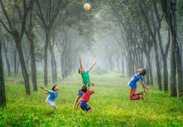 Gia đình là quan trọng, và thời gian cùng gia đình rất ngắn ngủi và sẽ không bao giờ trở lại, vì vậy hãy tận hưởng khoảng thời gian này nhiều nhất có thể.  (Ảnh: Robert Collins/Unsplash)