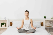 Thiền định làm giảm lo lắng và giảm đau (Ảnh: Prostock-studio/Shutterstock)