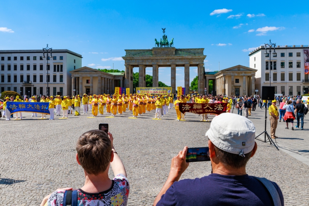 Lễ kỷ niệm Ngày Pháp Luân Đại Pháp Thế Giới tại Berlin, Đức