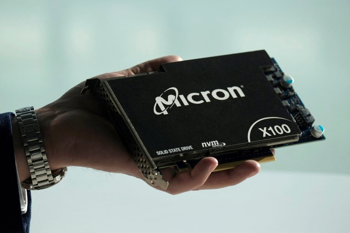 Ổ cứng thể rắn của Micron Technology dành cho khách hàng của trung tâm dữ liệu tại một sự kiện ra mắt sản phẩm ở San Francisco vào ngày 24/10/2019. (Ảnh: Stephen Nellis/Reuters)