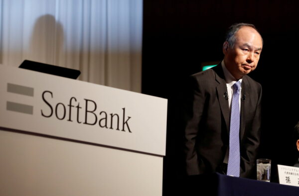 Giám đốc điều hành tập đoàn SoftBank của Nhật Bản Masayoshi Son tham dự một cuộc họp báo ở Tokyo, Nhật Bản, ngày 05/11/2018. (Ảnh: Kim Kyung-Hoon/Reuters)