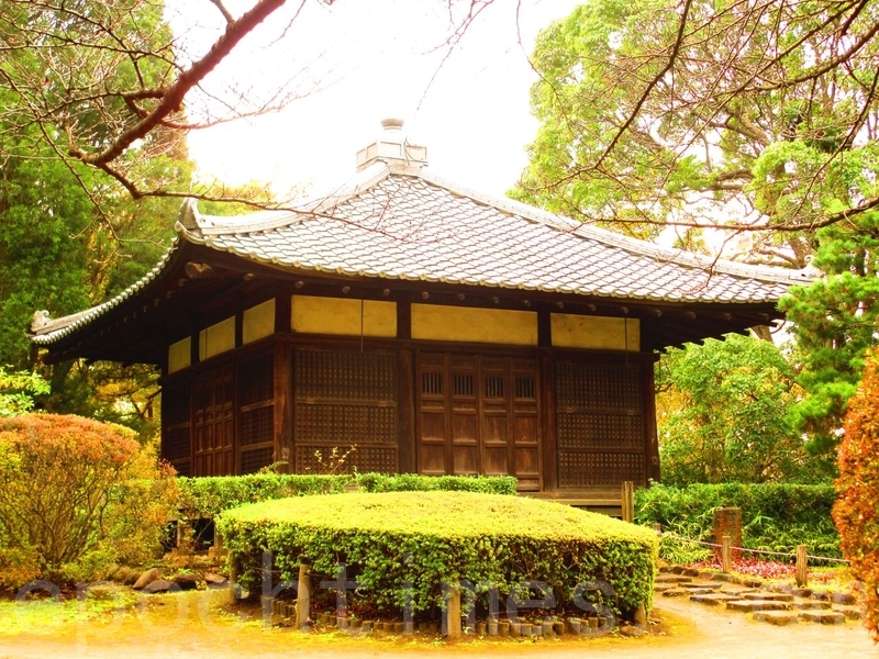 Kiến trúc vườn Nhật Bản tràn ngập bầu không khí Wabi-Sabi. (Ảnh: Dung Nãi Gia / Epoch Times)