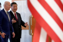 Tổng thống Hoa Kỳ Joe Biden gặp lãnh đạo Trung Quốc Tập Cận Bình bên lề hội nghị thượng đỉnh các nhà lãnh đạo G-20 ở Bali, Indonesia, hôm 14/11/2022. (Ảnh: Kevin Lamarque/Reuters)