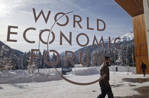 Lối vào chính của trung tâm hội nghị, nơi cuộc họp của Diễn đàn Kinh tế Thế giới sẽ diễn ra vào cuối tuần này tại Davos, Thụy Sĩ. (Ảnh: Michel Euler/Ảnh AP)