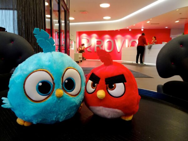 Các nhân vật trong trò chơi Angry Birds tại trụ sở chính của Rovio ở Espoo, Phần Lan, vào ngày 13/03/2019. (Ảnh: Anne Kauranen/Reuters)