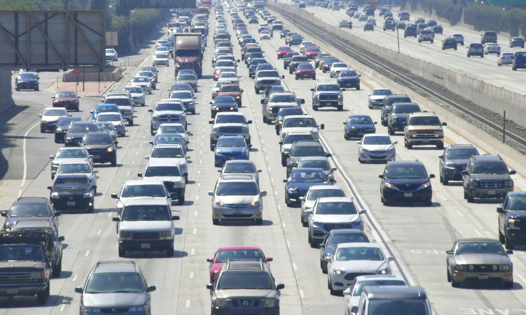 Xe hơi trên đường cao tốc tắc nghẽn ở Los Angeles, California, vào ngày 28/08/2018. (Ảnh: Frederic J. Brown/AFP/Getty Images)