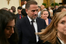 Ông Hunter Biden, con trai của Tổng thống Joe Biden, tham dự buổi lễ trao Huân chương Tự do của Tổng thống, vinh dự dân sự cao quý nhất của quốc gia, trong buổi lễ vinh danh 17 người nhận, tại Phòng phía Đông của Tòa Bạch Ốc ở Hoa Thịnh Đốn, vào ngày 07/07/2022. (Ảnh: Saul Loeb/AFP qua Getty Images)