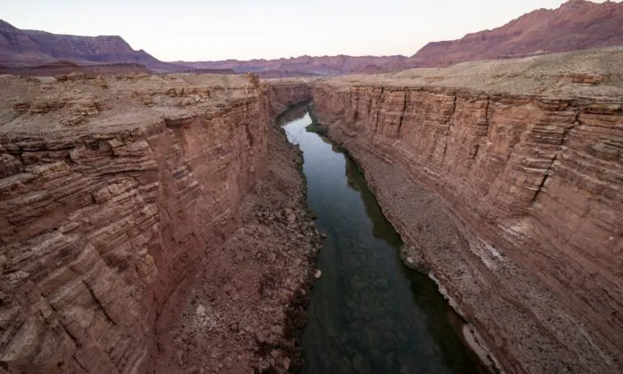 Hoa Kỳ: Tất cả các tiểu bang sống nhờ dòng sông Colorado đều đồng ý cắt giảm đáng kể lượng nước sử dụng