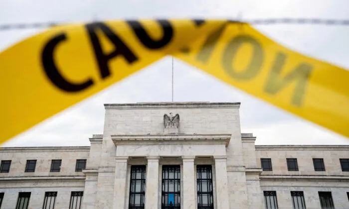 Nghiên cứu: Những cuộc khủng hoảng tiền tệ có thể gây ra ‘tác động tiêu cực’ đối với nền kinh tế Hoa Kỳ năm 2023, 2024