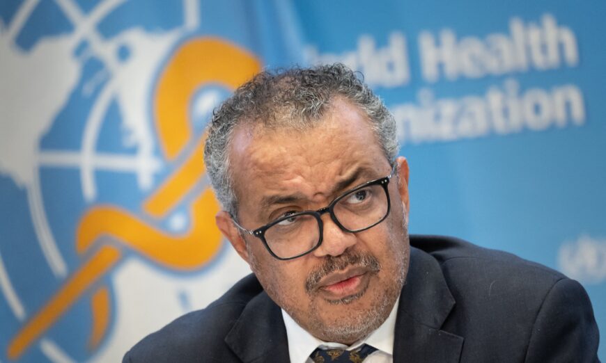 Tổng Giám đốc WHO Tedros Adhanom Ghebreyesus tổ chức một cuộc họp báo tại trụ sở của Tổ chức Y tế Thế giới ở Geneva, Thụy Sĩ, vào ngày 14/12/2022. (Ảnh: Fabrice Coffrini/AFP qua Getty Images)