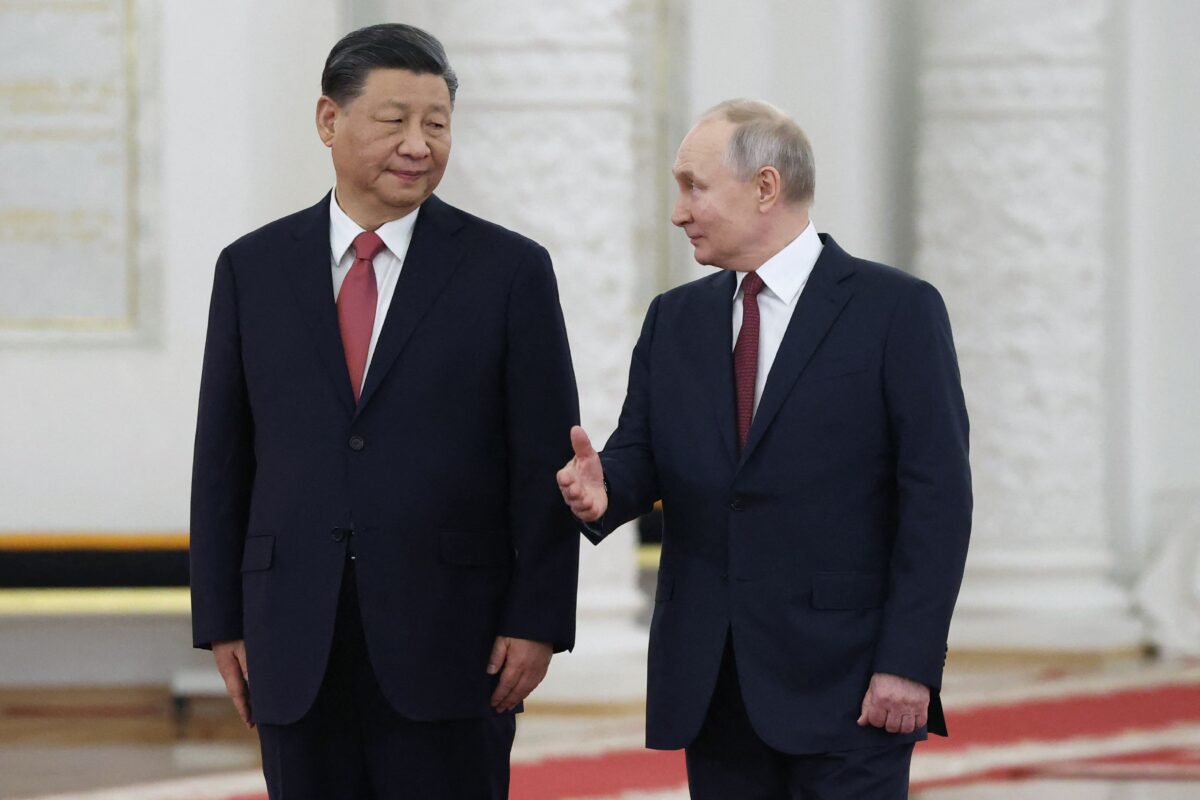 Tổng thống Nga Vladimir Putin gặp lãnh đạo Trung Quốc Tập Cận Bình (trái) tại Điện Kremlin ở Moscow hôm 21/03/2023. (Ảnh: Sergei Karpukhin/Sputnik/AFP qua Getty Images)