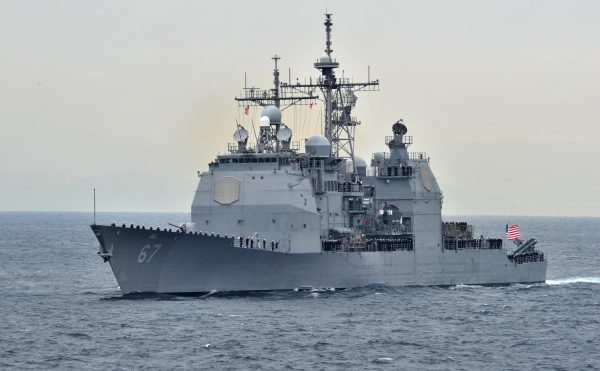 Tuần dương hạm lớp Ticonderoga USS Shiloh là một trong ba tuần dương hạm mà chính phủ muốn loại bỏ và thay thế bằng các khu trục hạm lớp Arleigh Burke. (Ảnh: Kazuhiro Nogik/AFP/GettyImages)