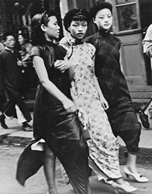 Phụ nữ mặc sườn xám trong thời Trung Hoa Dân Quốc (Ảnh: Keystone/Getty Images)
