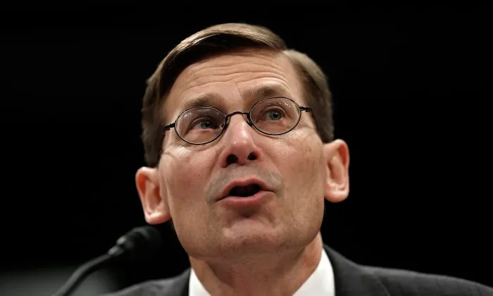 Cựu Phó Giám đốc CIA Michael Morell điều trần trước Ủy ban Đặc biệt về Tình báo của Hạ viện ở Hoa Thịnh Đốn vào ngày 02/04/2014. (Ảnh: Win McNamee/Getty Images)