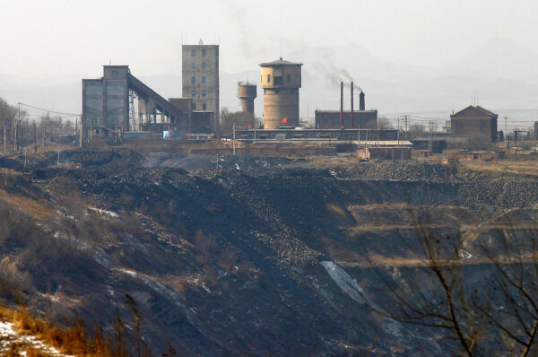 Quang cảnh công ty khai thác mỏ Tô Gia Loan thuộc sở hữu nhà nước ở thành phố Phụ Tân, phía đông bắc tỉnh Liêu Ninh của Trung Quốc ngày 16/02/2005. (Ảnh: Trung Quốc/Getty Images)