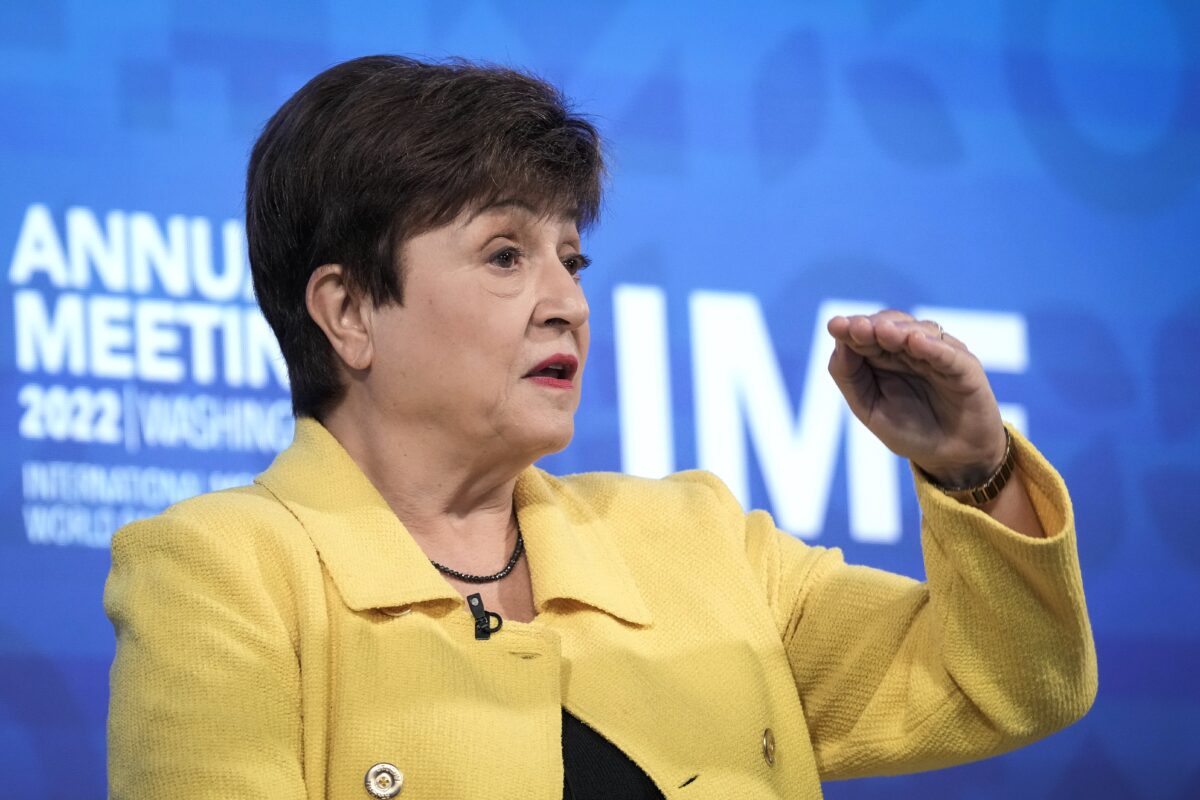 Giám đốc điều hành IMF Kristalina Georgieva tham gia một cuộc thảo luận với các tổ chức xã hội dân sự tại trụ sở IMF ở Hoa Thịnh Đốn hôm 10/10/2022. (Ảnh: Drew Angerer/Getty Images)