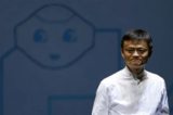 Ông Jack Ma (Mã Vân), nhà sáng lập và chủ tịch điều hành của Tập đoàn Alibaba của Trung Quốc, nói trong một cuộc họp báo ở Chiba, Nhật Bản hôm 18/06/2015. (Ảnh: Yuya Shino/Reuters)