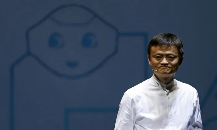 Ông Jack Ma (Mã Vân), nhà sáng lập và chủ tịch điều hành của Tập đoàn Alibaba của Trung Quốc, nói trong một cuộc họp báo ở Chiba, Nhật Bản hôm 18/06/2015. (Ảnh: Yuya Shino/Reuters)