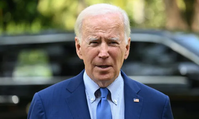 Tổng thống Joe Biden nói về tình hình ở Ba Lan sau cuộc gặp với các nhà lãnh đạo G7 và  u Châu bên lề Hội nghị thượng đỉnh G20 ở Nusa Dua trên hòn đảo nghỉ dưỡng Bali của Indonesia vào ngày 16/11/2022. (Ảnh: Saul Loeb/AFP qua Getty Images)