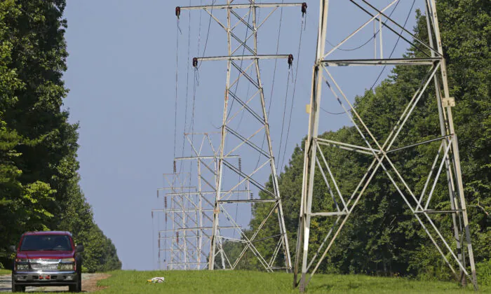 BÀI VIẾT CHUYÊN SÂU: Phần lớn lưới điện Hoa Kỳ đối mặt với nguy cơ cúp điện tăng cao vào mùa hè, trong bối cảnh TT Biden thúc đẩy năng lượng xanh