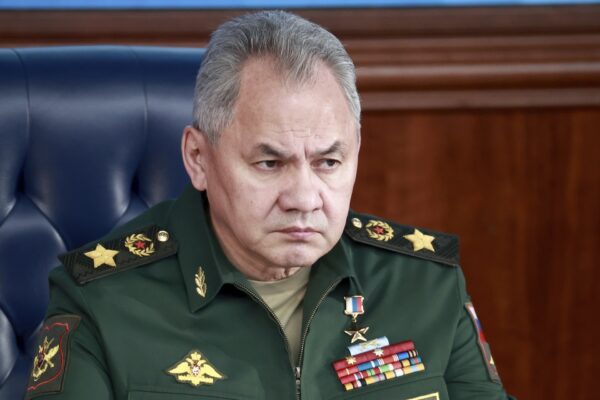 Bộ trưởng Quốc phòng Nga Sergei Shoigu tham dự một cuộc họp của Tổng thống Nga Vladimir Putin với các sĩ quan quân đội cao cấp tại Moscow, Nga hôm 21/12/2022. (Ảnh: Sergey Fadeichev, Sputnik, Kremlin Pool Photo qua AP)