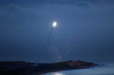 Một hỏa tiễn được phóng từ Căn cứ Hỏa tiễn Thái Bình Dương (PMRF) để bị đánh chặn trong một cuộc thử nghiệm của Cơ quan Phòng thủ Hỏa tiễn ở Kauai, Hawaii, vào ngày 06/11/2007. (Ảnh: Hải quân Hoa Kỳ qua Getty Images)