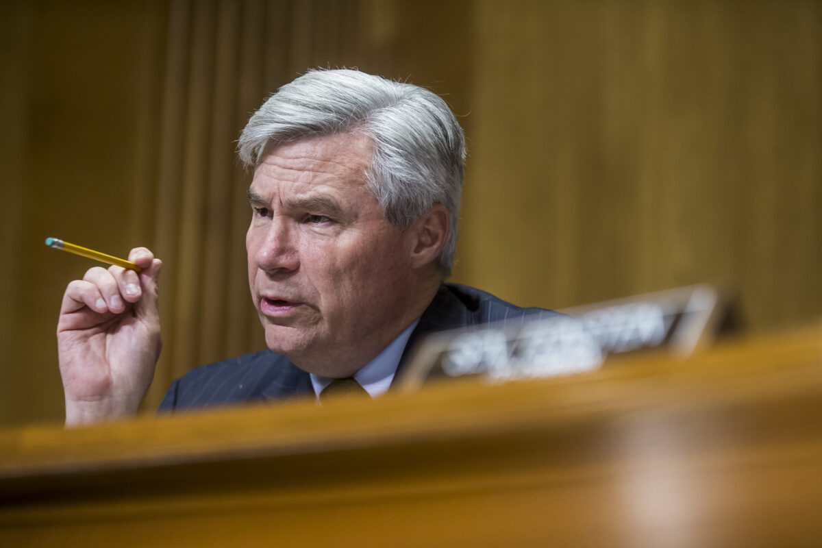 Thượng nghị sĩ Sheldon Whitehouse (Dân Chủ-Rhode Island) tại Capitol Hill vào ngày 11/06/2019. (Ảnh: Zach Gibson/Getty Images)