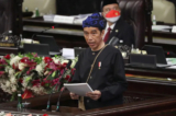 Tổng thống Indonesia Joko Widodo, trong trang phục Baduy truyền thống, đang đọc Thông điệp Quốc gia thường niên trước Ngày Độc lập của đất nước, tại tòa nhà Quốc hội ở Jakarta, Indonesia, vào ngày 16/08/2021. (Ảnh: Achmad Ibrahim/Pool qua Reuters)