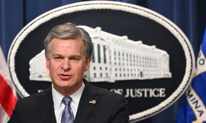 Giám đốc FBI Christopher Wray nói trong một cuộc họp báo tại Bộ Tư pháp ở Hoa Thịnh Đốn, vào ngày 26/01/2023. (Ảnh: Mandel Ngan/AFP qua Getty Images)