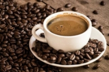 Nghiên cứu chỉ ra rằng sử dụng caffeine hằng ngày có thể giúp trì hoãn chứng Alzheimer. (Ảnh: Shutterstock)