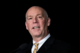 Dân biểu Greg Gianforte (Cộng Hòa-Montana) diễn thuyết trong buổi lễ thắp sáng Cây Giáng sinh của Điện Capitol Hoa Kỳ tại Điện Capitol ở Hoa Thịnh Đốn vào ngày 06/12/2017. (Ảnh: Drew Angerer/Getty Images)