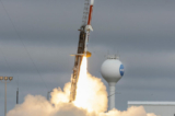 Bộ Quốc phòng Hoa Kỳ phóng một hỏa tiễn nghiên cứu từ bãi phóng của NASA tại Cơ sở Bay Wallops trên đảo Wallops, Virginia, hôm 26/10/2022. (Ảnh: Evelyn Hockstein/Reuters)