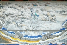 Giữa trời gió tuyết, Lâm Xung đi đến miếu Sơn Thần: tranh vẽ ở hành lang Di Hòa viên. (Tài sản công)