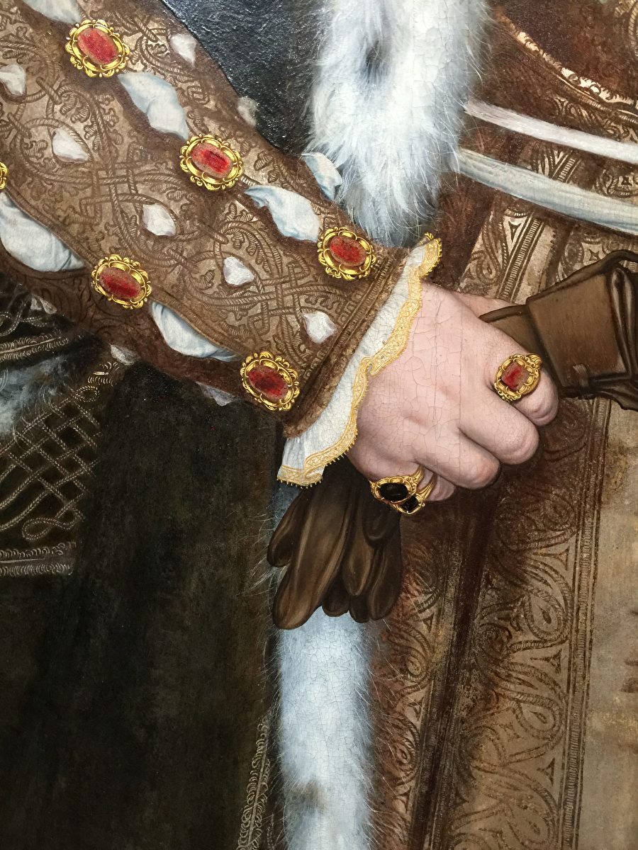 Hình 15: Chi tiết trang phục của Henry VIII. Tàng thư riêng của Henry VIII. (Ảnh do Wei J C cung cấp)