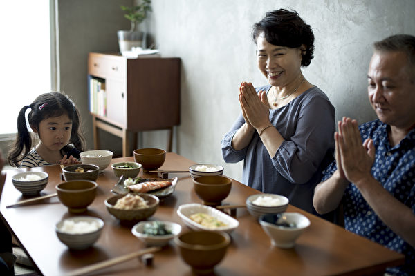 Chuyên gia dinh dưỡng Nhật Bản chia sẻ bí quyết trường thọ