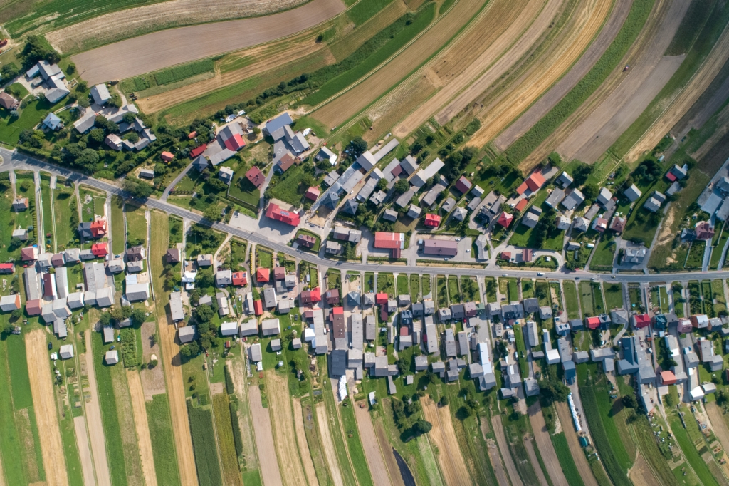 Tất cả cư dân của làng Sułoszowa đều sinh sống dọc theo một con đường kéo dài 9km. (Ảnh: Shutterstock)