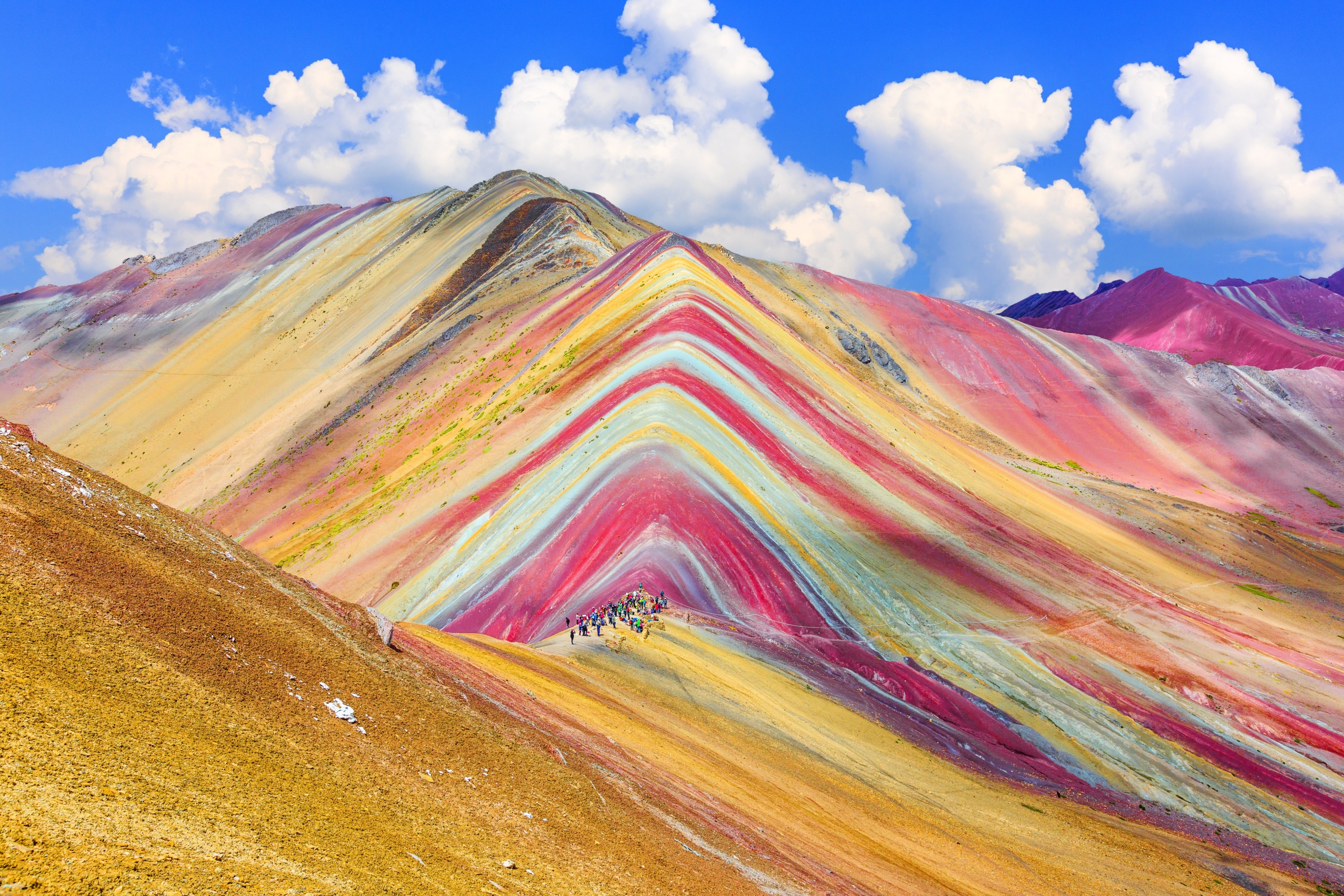 Vinicunca là một thắng cảnh đông khách ở Peru. (Ảnh: Shutterstock)